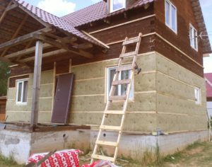 Утепление стоек каркаса