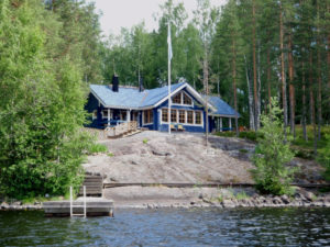 Финский дом с большой застекленной гостиной Т086
