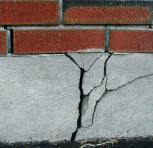 Разрушение фундамента вследствие вспученности грунта