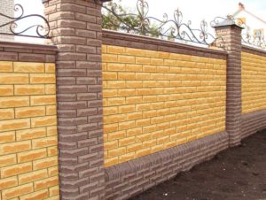 Облицовка забора декоративным кирпичом